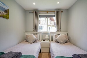 2 chambres, fer et planche à repasser, Wi-Fi, draps fournis