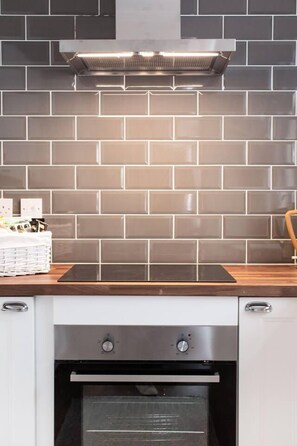 Nhà | Bếp riêng | Tủ lạnh, lò vi sóng, lò nướng, bếp nấu