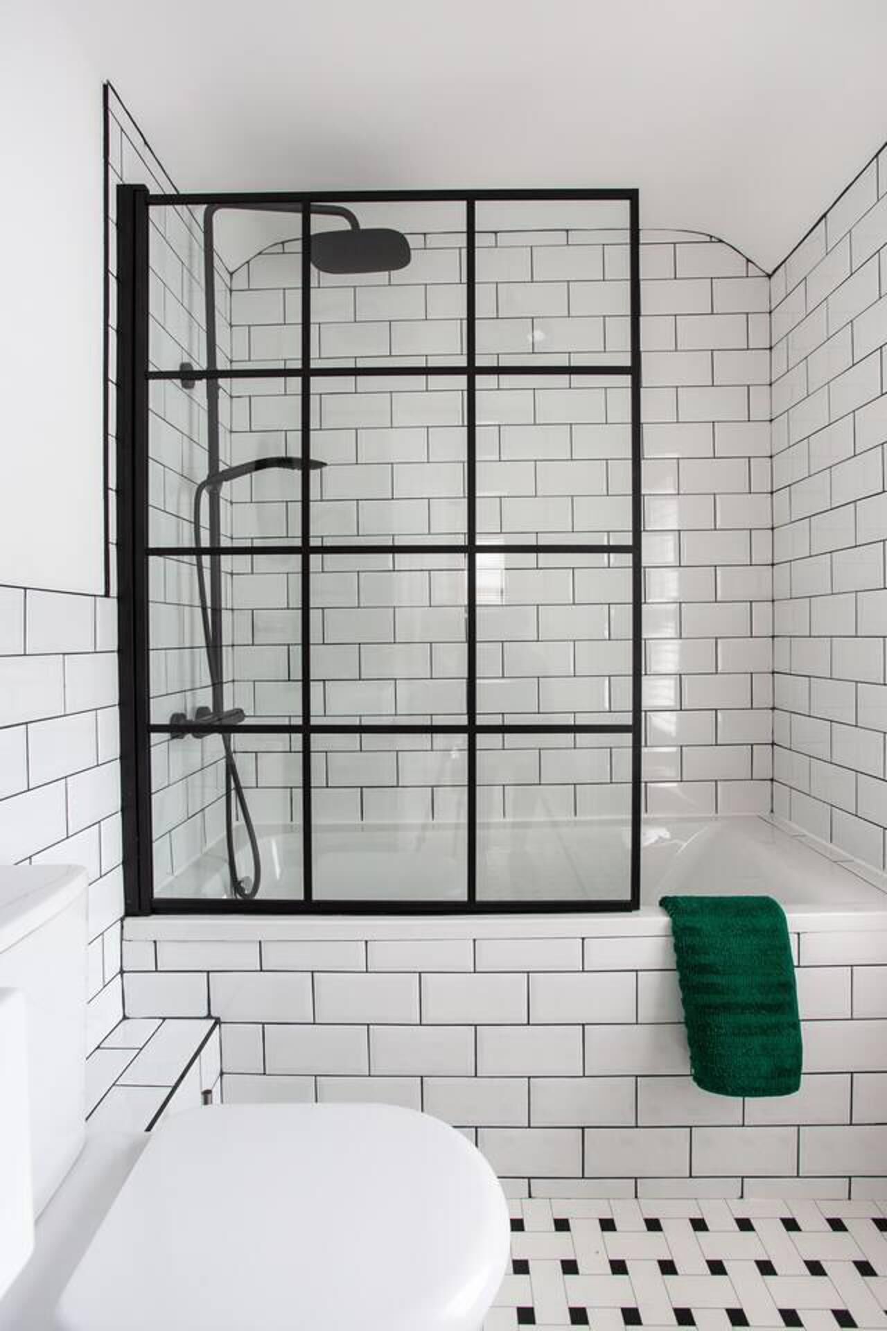 Casa | Baño | Tina con regadera, tina profunda, secadora de cabello, toallas 