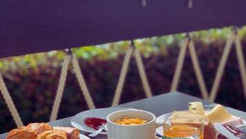 Tägliches Frühstücksbuffet gegen Gebühr