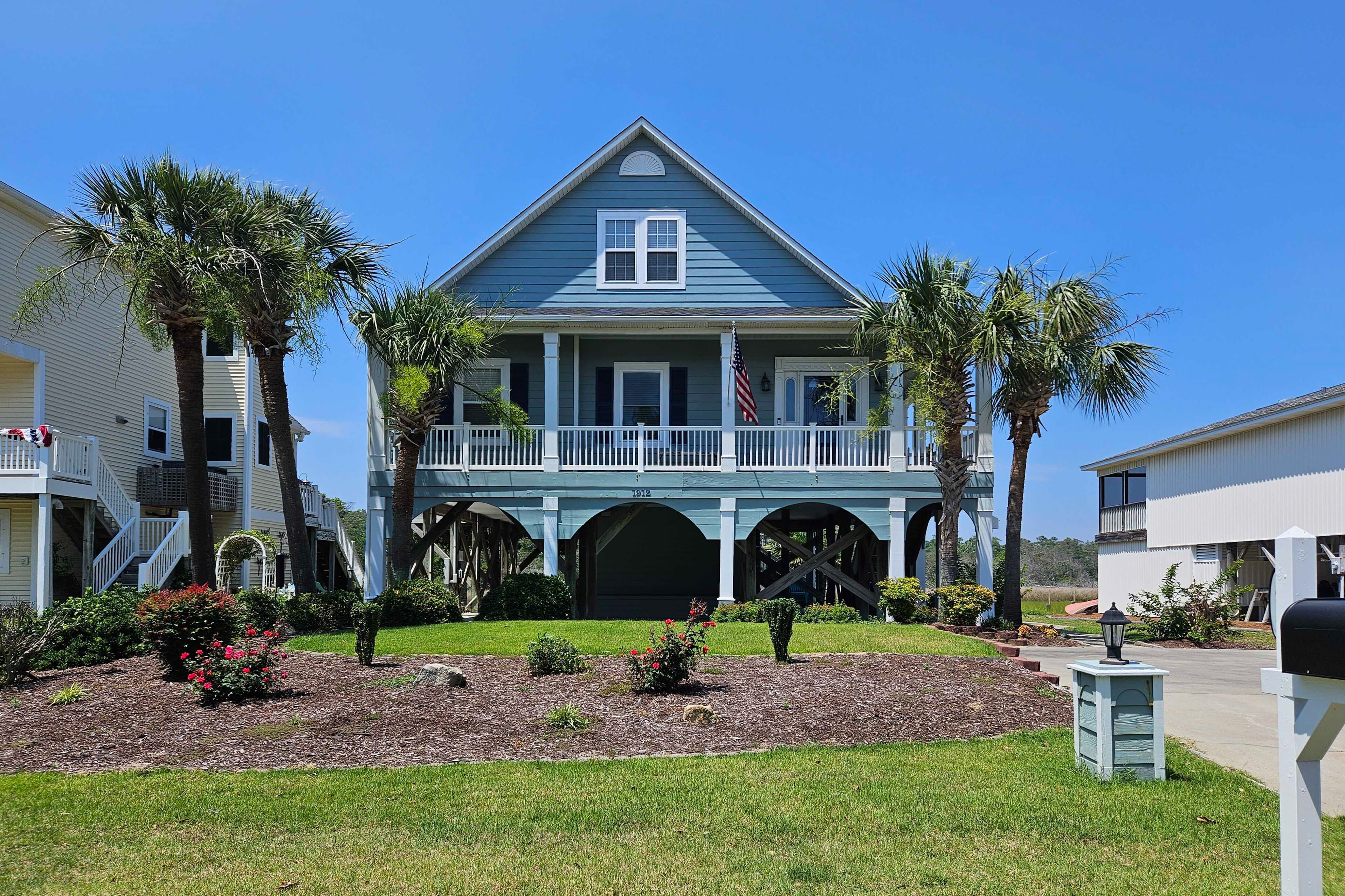 Dog-friendly marsh and canal view home - grill, spacious kitchen, W/D, and AC