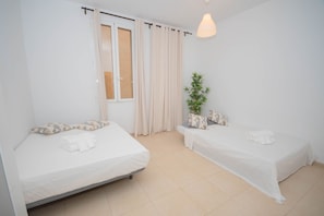 3 bedrooms, iron/ironing board, free WiFi