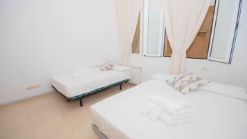 3 bedrooms, iron/ironing board, free WiFi