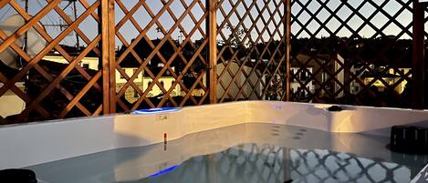 Bain à remous extérieur