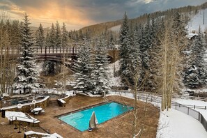 A heated pool - Ski-in/ski-out suite on the second floor with pool, hot tubs, gym & sauna (Vail)
