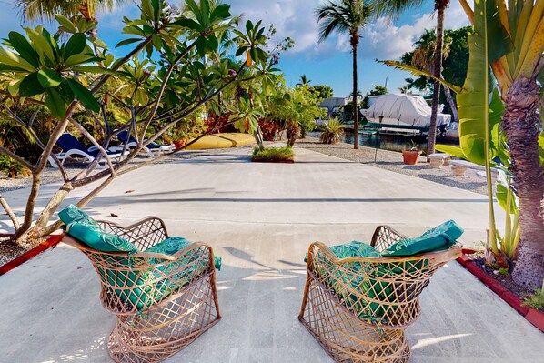Terrace/patio - Tasteful waterfront mobile home with central AC, W/D, & dog-friendly (Key West)