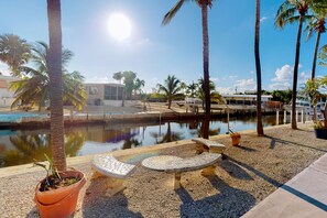 Terrace/patio - Tasteful waterfront mobile home with central AC, W/D, & dog-friendly (Key West)