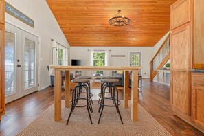 Dining - Wake up in the Clouds, Out-Of-This-World Views (Shirley)