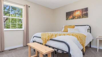 3 bedrooms, iron/ironing board, WiFi, bed sheets