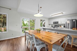 Dining - Full Game Room, Pet Friendly, Golf Cart Included, Community Pool - 899 Marsh Dunes (Fripp Island)