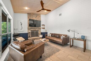 TV, ping pong - Lakefront Estate: 2 Homes in 1 | Private Dock (Spicewood)
