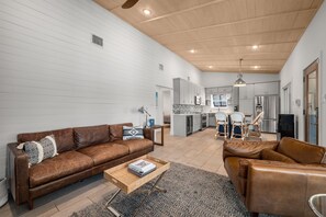 Fernseher, Tischtennisplatte