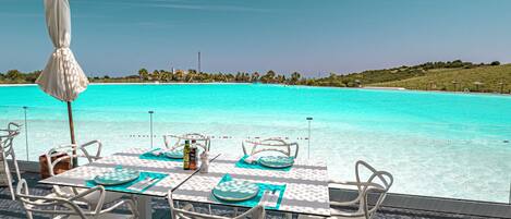 屋外ダイニングエリア