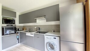 Kühlschrank, Mikrowelle, Ofen, Geschirrspüler