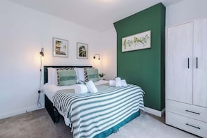 3 habitaciones, tabla de planchar con plancha, cuna de viaje y wifi 