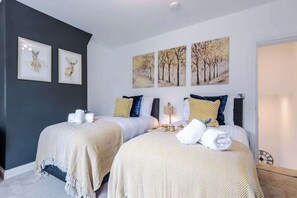 3 dormitorios, tabla de planchar con plancha, cuna de viaje y wifi