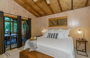 2 Schlafzimmer, Schreibtisch, Bügeleisen/Bügelbrett, WLAN
