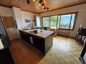 Frigorífic, forn, placa de cuina i rentaplats 