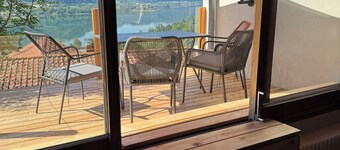 Cozy house with lake view