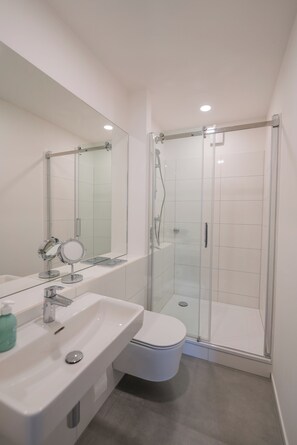 Shower, hair dryer, towels, soap - Shhh! Insider tip in Rüttenscheid (Essen)
