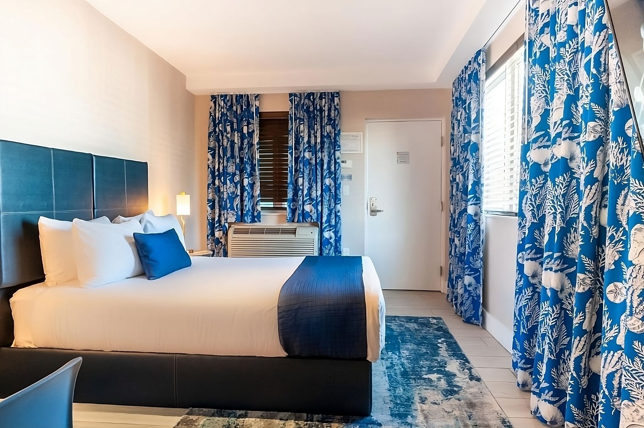 Bayride Cruises from Miami Beach! Chic, Retro Unit with Pool, Beach Access