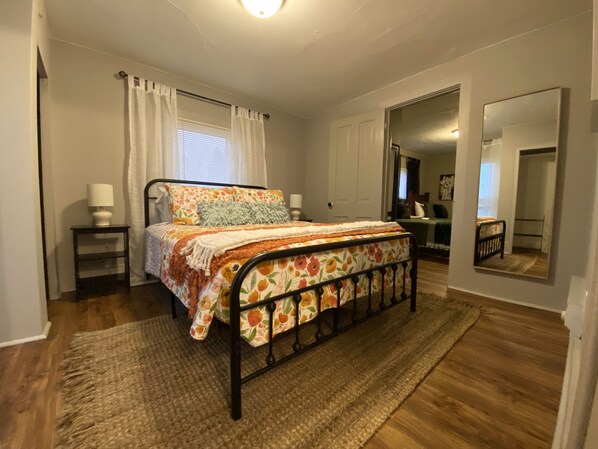 4 Schlafzimmer, Schreibtisch, kostenloses WLAN, Bettwäsche