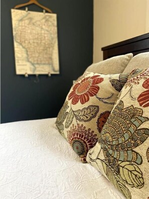 4 bedrooms, desk, free WiFi, bed sheets