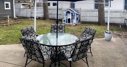 Cozy Cottage w/ private patio just 1 block to downtown. Packed with charm!