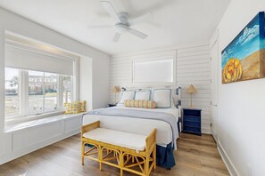 4 bedrooms, iron/ironing board, internet, bed sheets