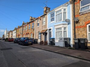 Exterior - Margate Cosy Cottage | 5 mins Old Town & Beach (Cliftonville)