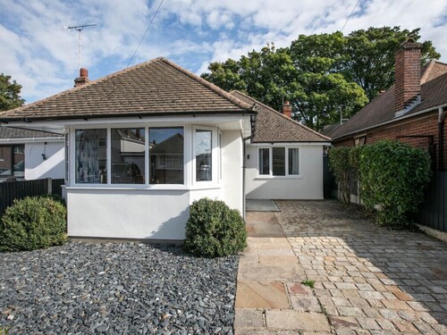 Family Bungalow with huge kitchen | Parking