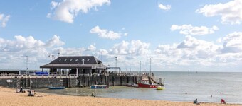 Family Bungalow with huge kitchen | Parking