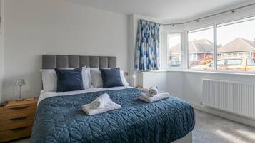 3 bedrooms, desk, iron/ironing board, travel cot