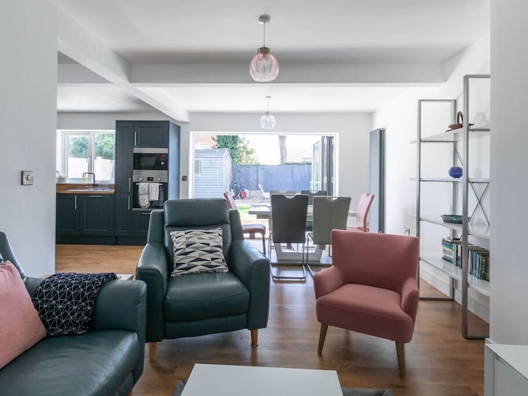 Family Bungalow With Huge Kitchen | Parking - Broadstairs