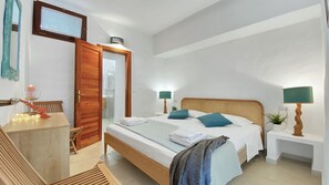4 bedrooms, iron/ironing board, free WiFi, bed sheets