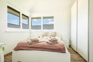 2 bedrooms, iron/ironing board, travel cot, free WiFi - Luxurious penthouse apartment (Neu-Anif)