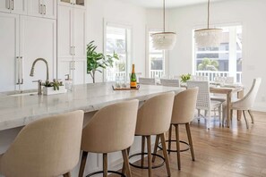 Dining - Gorgeous Waterfront Home; WALK to Beach and shops (Marco Island)