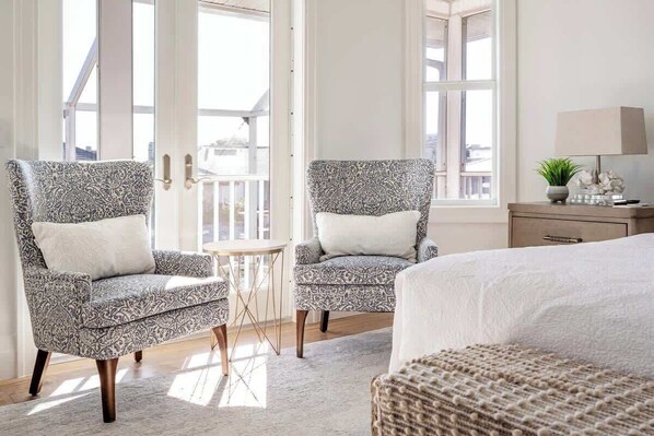 3 bedrooms, desk, iron/ironing board, travel crib