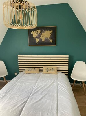 3 bedrooms, iron/ironing board, travel cot, free WiFi