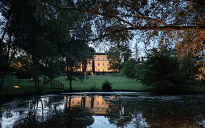 Property grounds - Le Domaine de la Monestarié<br>Charm, elegance and scents of Tuscany (BERNAC)