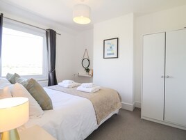 3 bedrooms, individually decorated, individually furnished, free WiFi