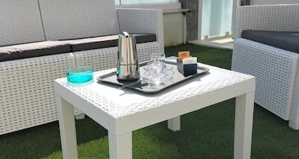 SAILING SUITE APARTMENT WITH BEACHFRONT GARDEN