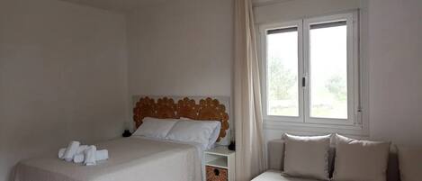 Free WiFi, bed sheets