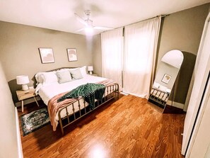 2 Schlafzimmer, Bügeleisen/Bügelbrett