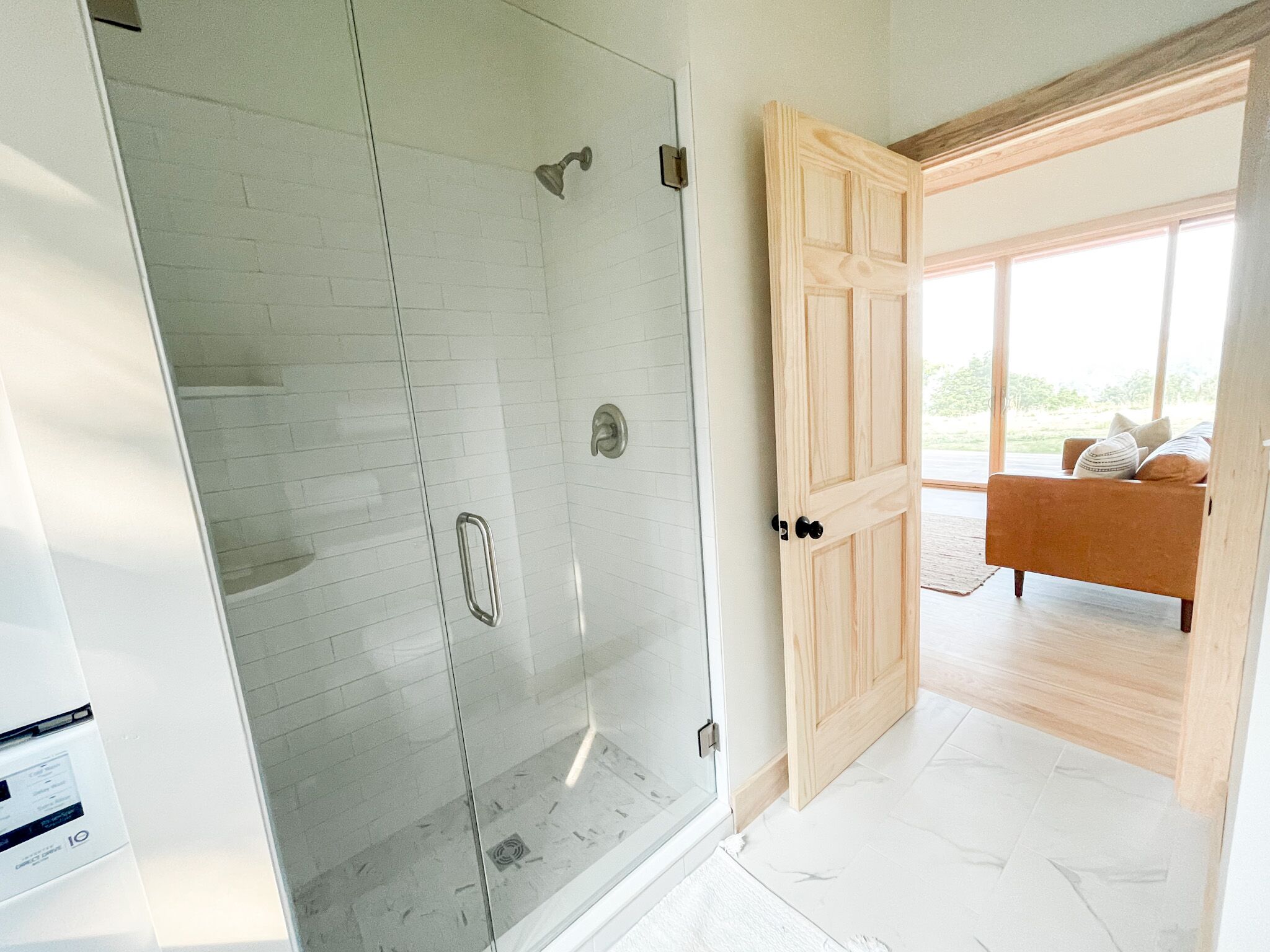 Dusche, Handtücher, Toilettenpapier