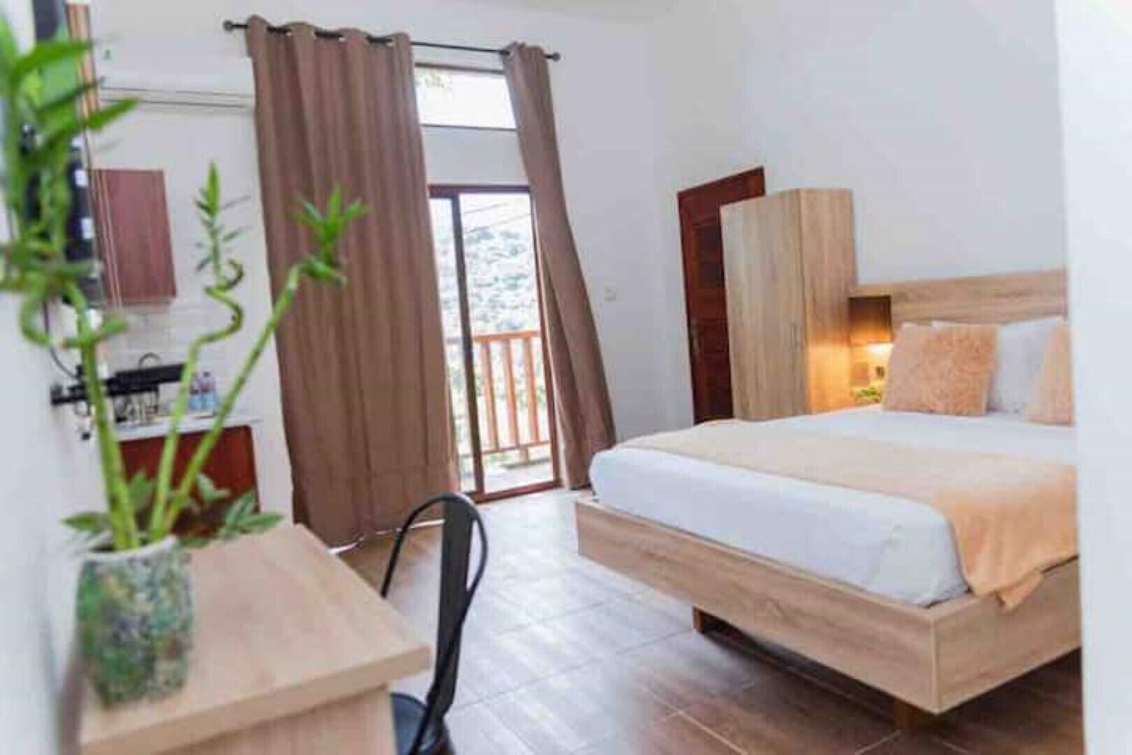 4 bedrooms, desk, free WiFi, bed sheets