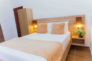 4 habitaciones, escritorio, wifi gratis y ropa de cama 