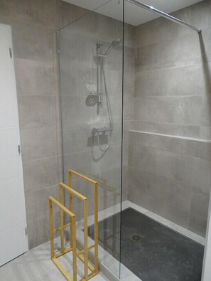 Hair dryer, towels - Spacious cocoon with two terraces (Montpellier)