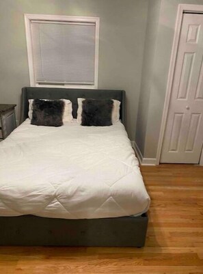 2 bedrooms, iron/ironing board, free WiFi, bed sheets