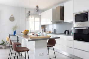 Micro-ondes, four, plaque de cuisson, lave-vaisselle